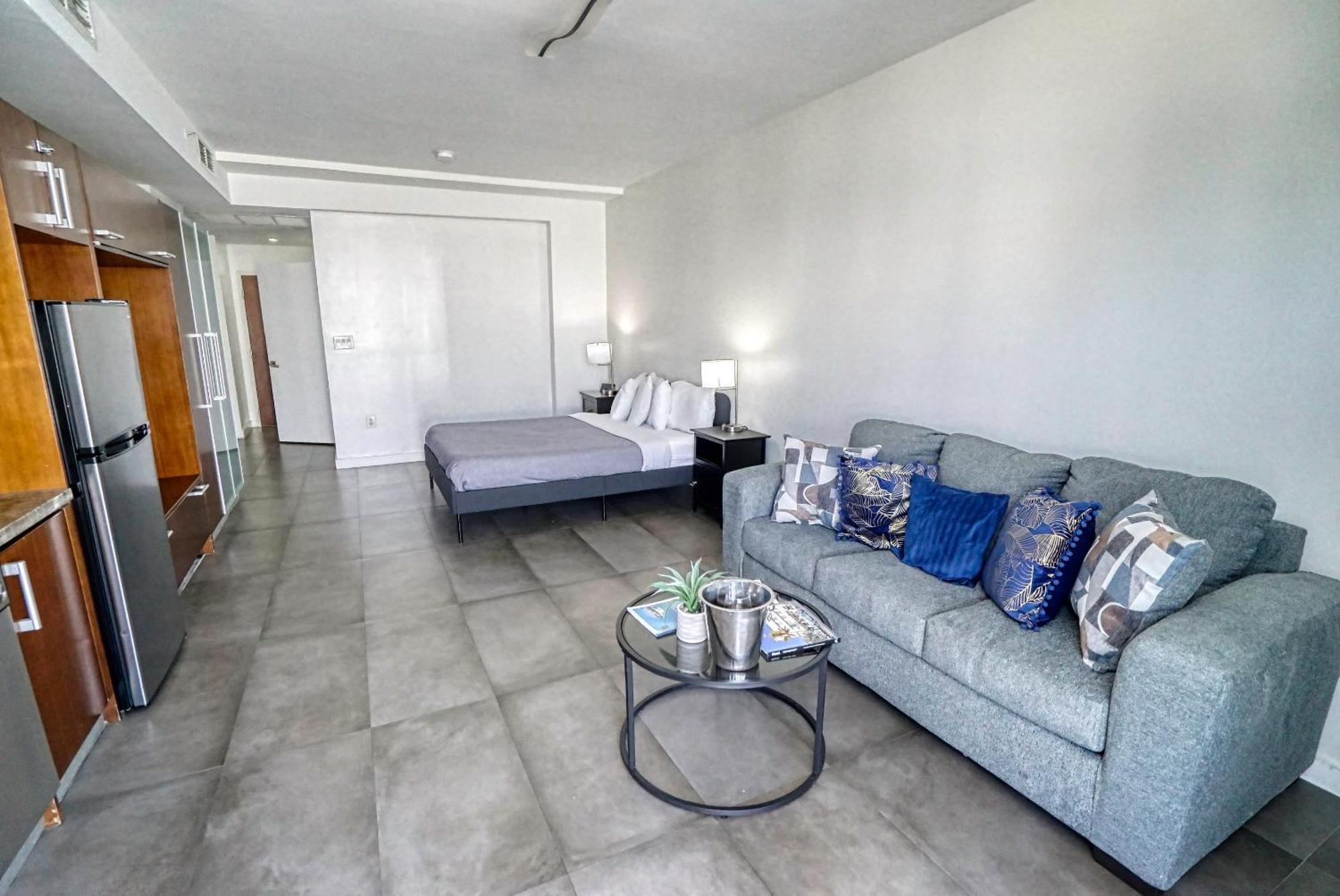 Deluxe Apartments At The Congress Miami Beach Exterior photo